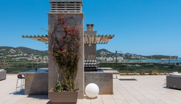 Resa estates Ibiza penthouse 3 bedrooms for sale 2021 real estate views sea Botafoch bar and views rooftop.jpg